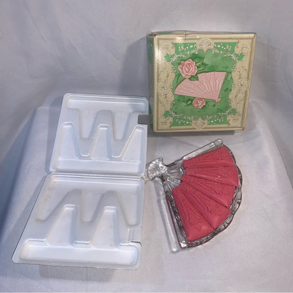 Avon Hostess Fancy Soap Set with 5 Pink Soaps Vintage Collectible Fan Dish